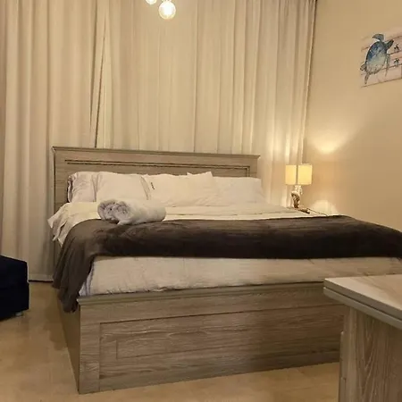 Mangroovy 1 Bedroom Ground Composure & Cool Hilton View